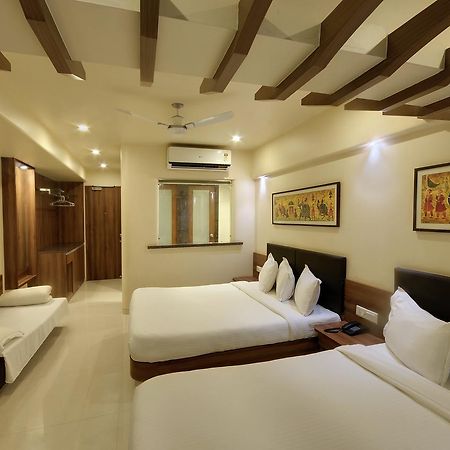 Shreeji Vatika Hotel Surat Eksteriør billede
