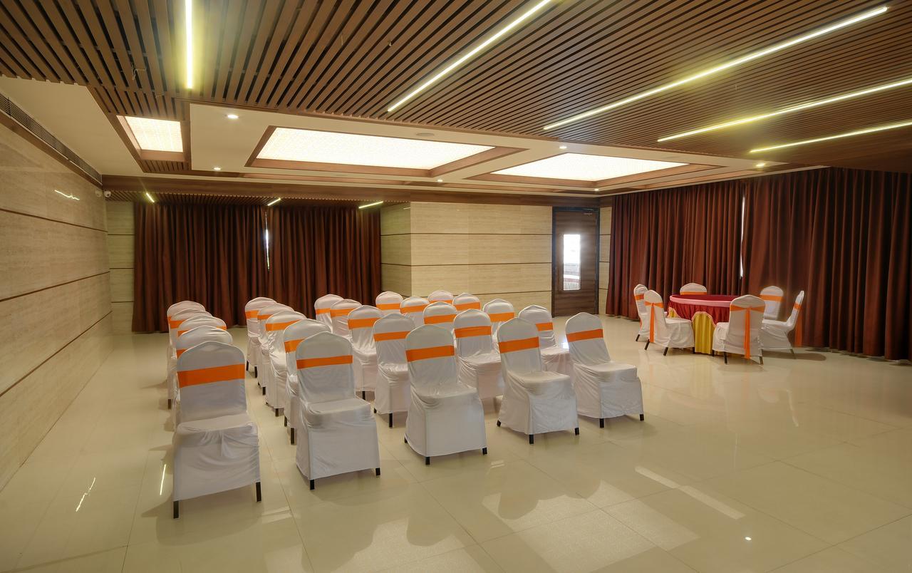 Shreeji Vatika Hotel Surat Eksteriør billede