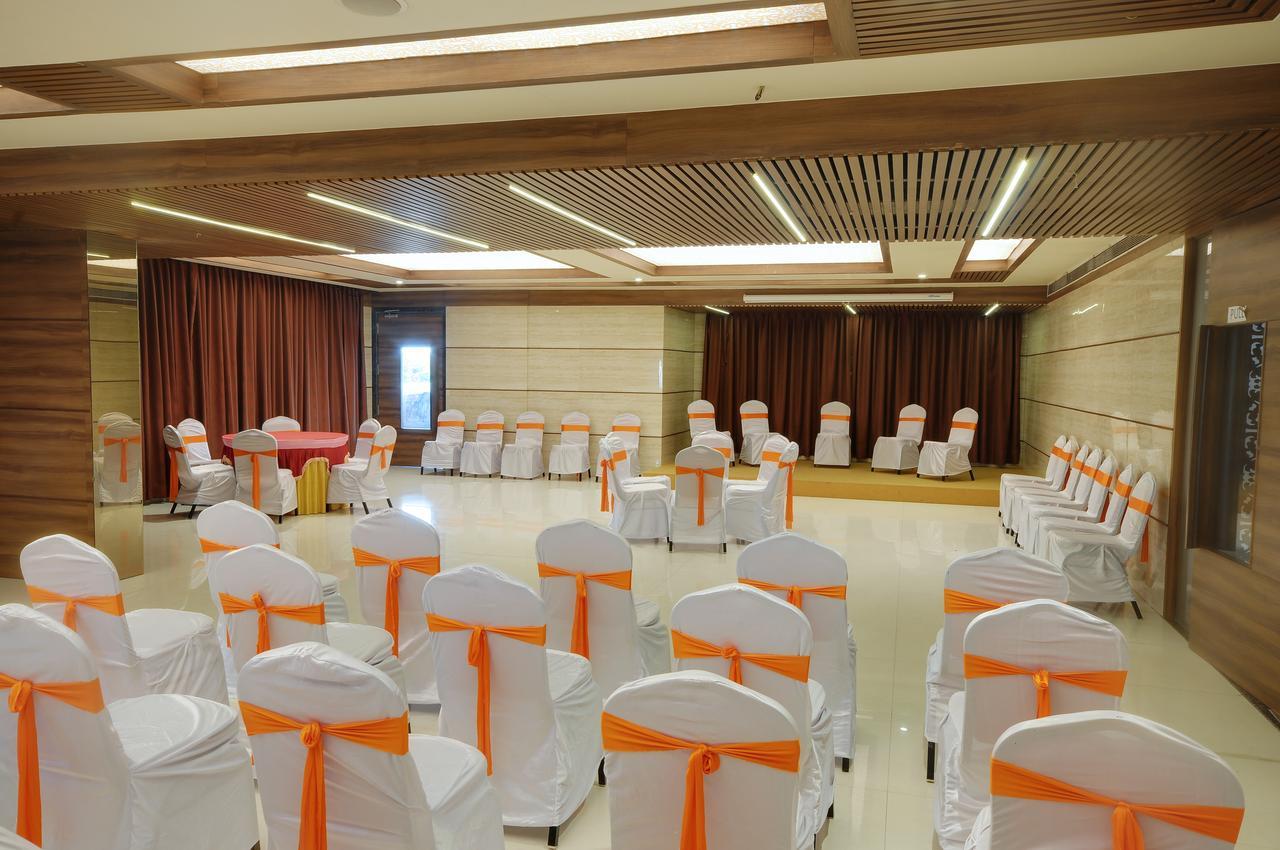 Shreeji Vatika Hotel Surat Eksteriør billede
