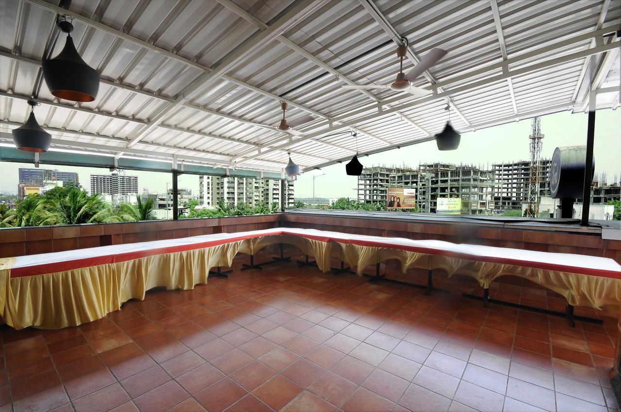 Shreeji Vatika Hotel Surat Eksteriør billede