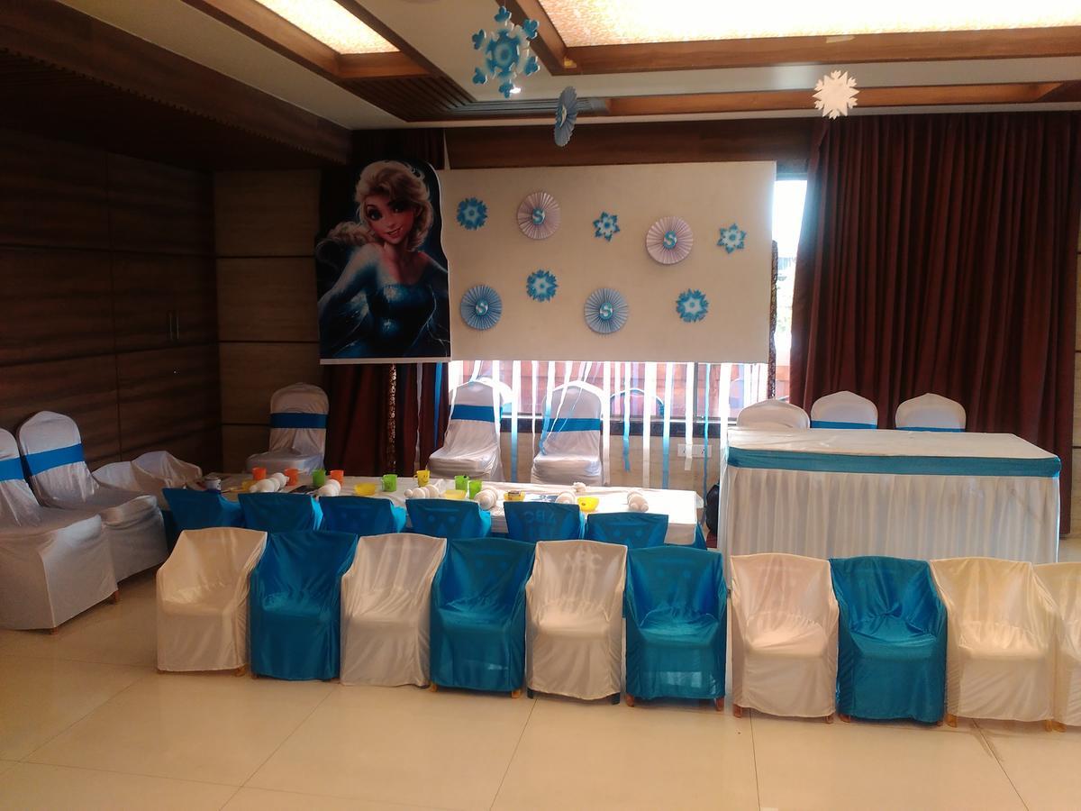Shreeji Vatika Hotel Surat Eksteriør billede