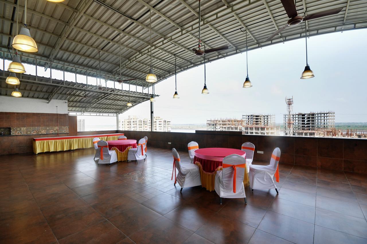 Shreeji Vatika Hotel Surat Eksteriør billede