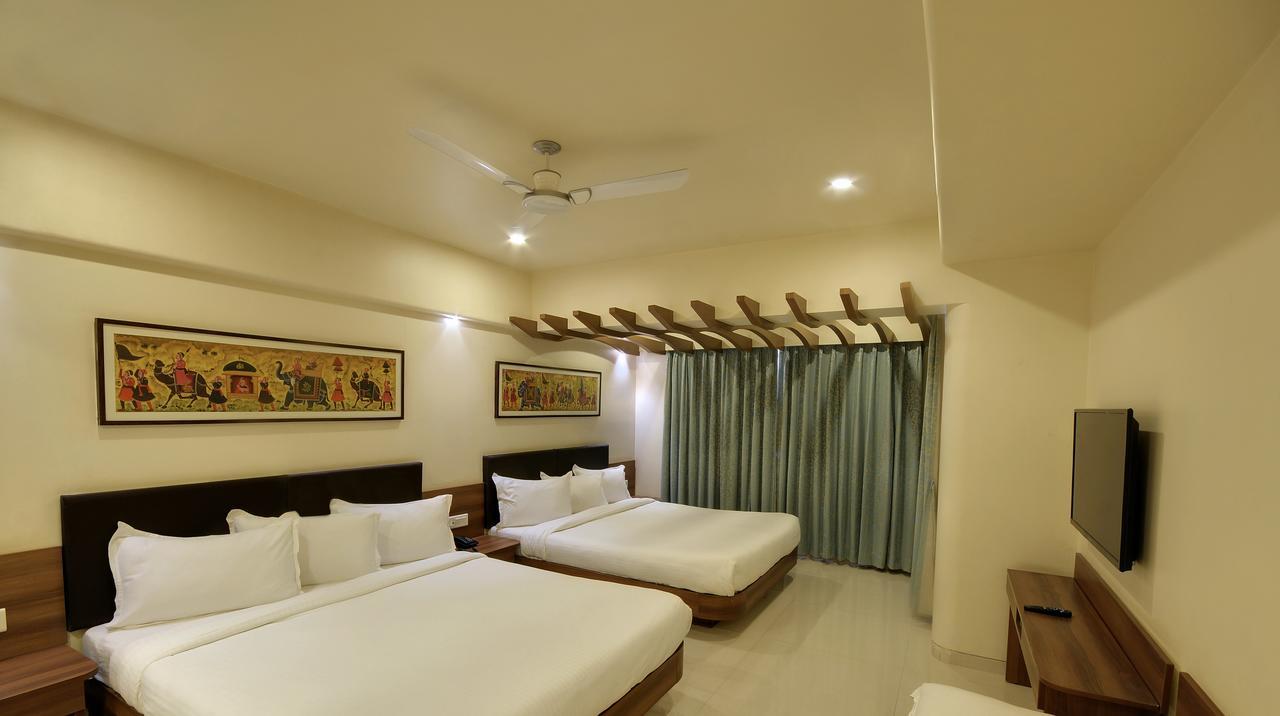 Shreeji Vatika Hotel Surat Eksteriør billede