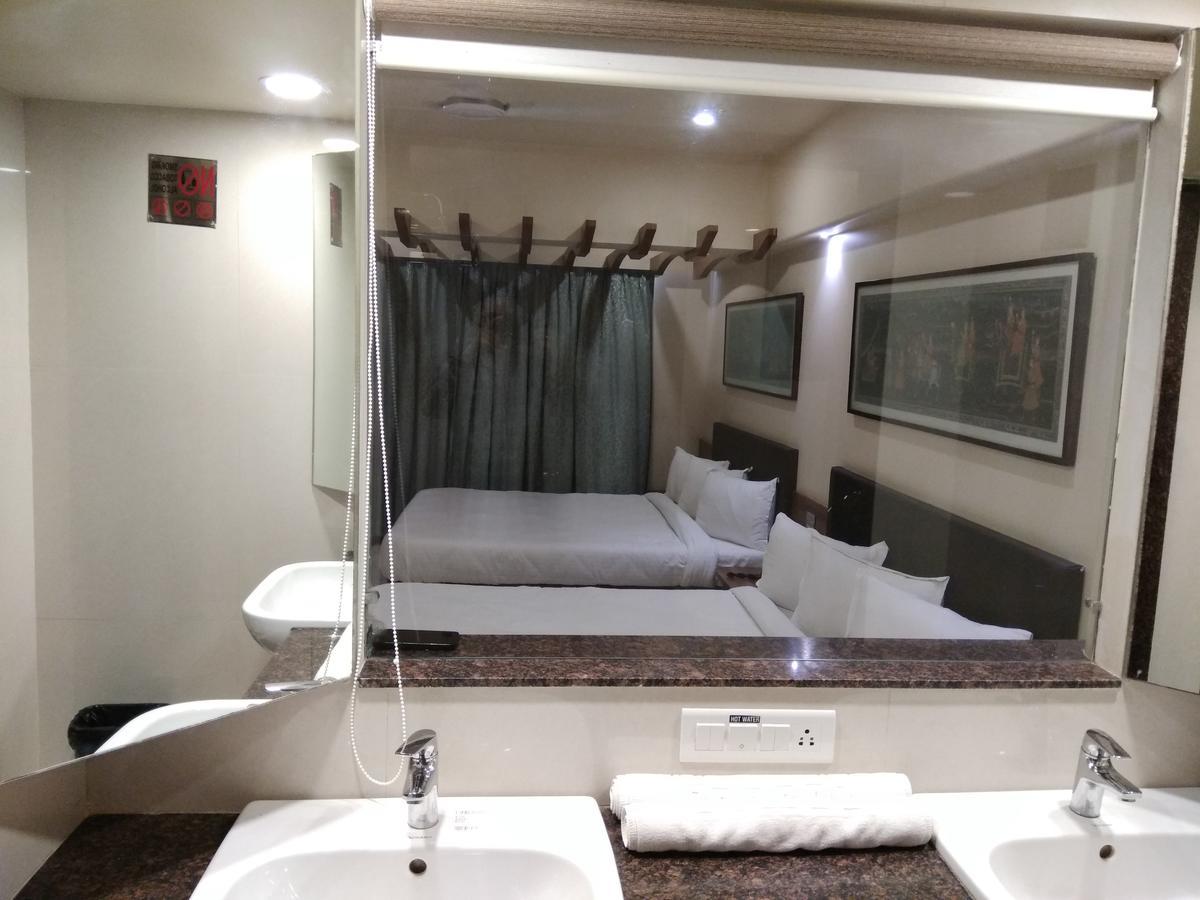 Shreeji Vatika Hotel Surat Eksteriør billede