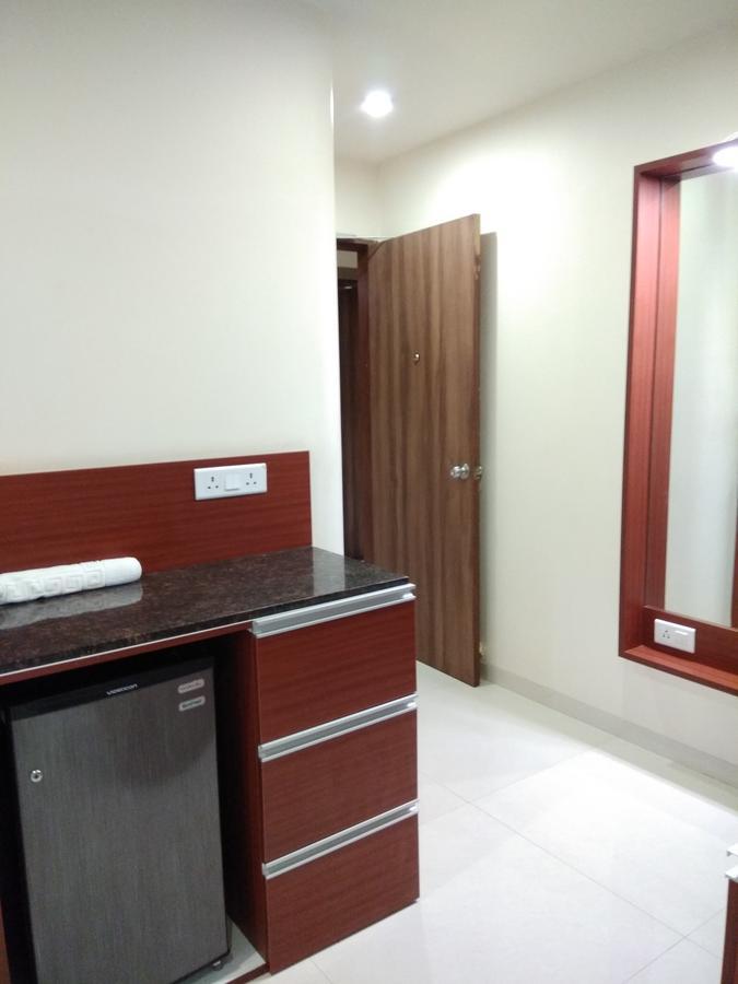 Shreeji Vatika Hotel Surat Eksteriør billede