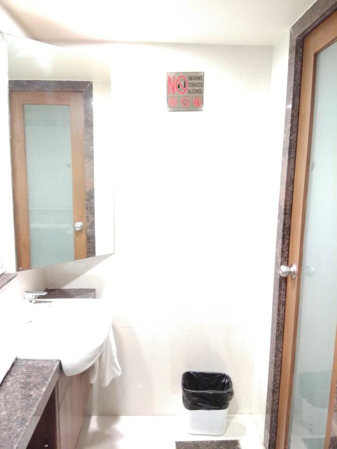 Shreeji Vatika Hotel Surat Eksteriør billede