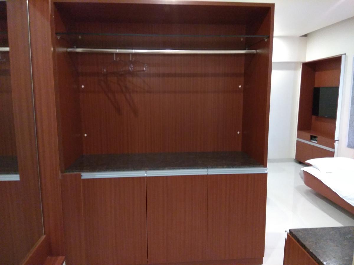 Shreeji Vatika Hotel Surat Eksteriør billede