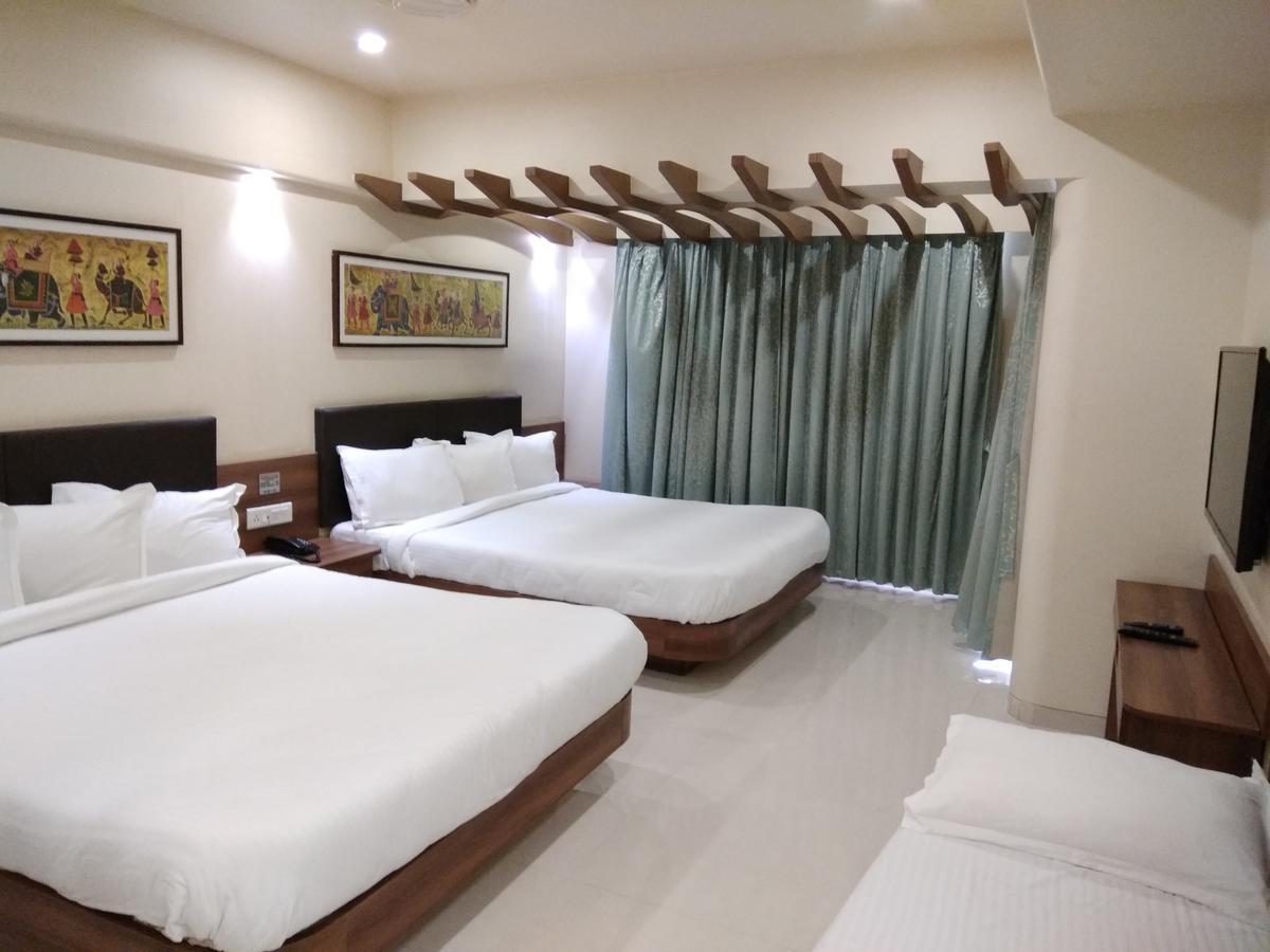 Shreeji Vatika Hotel Surat Eksteriør billede