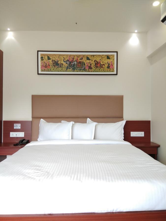 Shreeji Vatika Hotel Surat Eksteriør billede