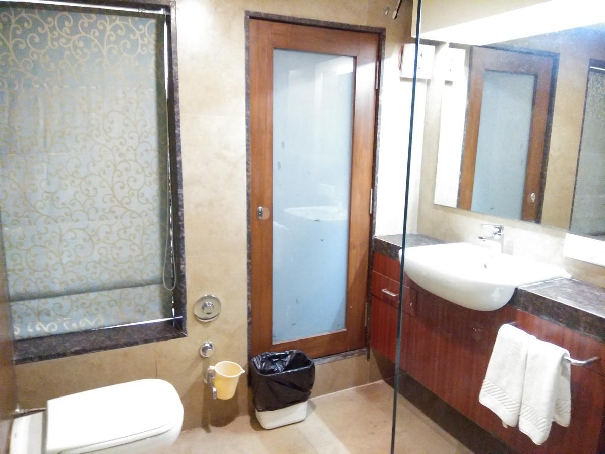 Shreeji Vatika Hotel Surat Eksteriør billede