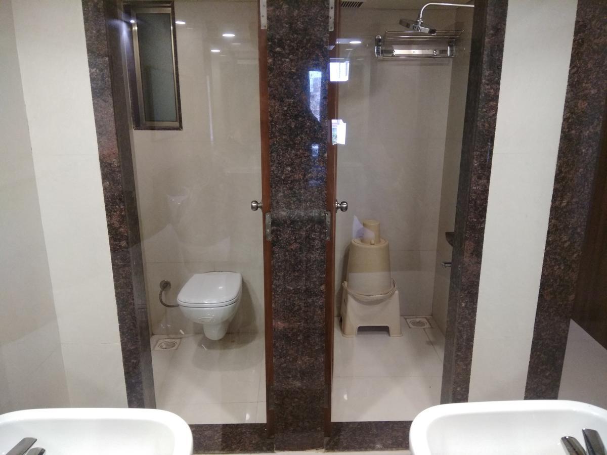 Shreeji Vatika Hotel Surat Eksteriør billede