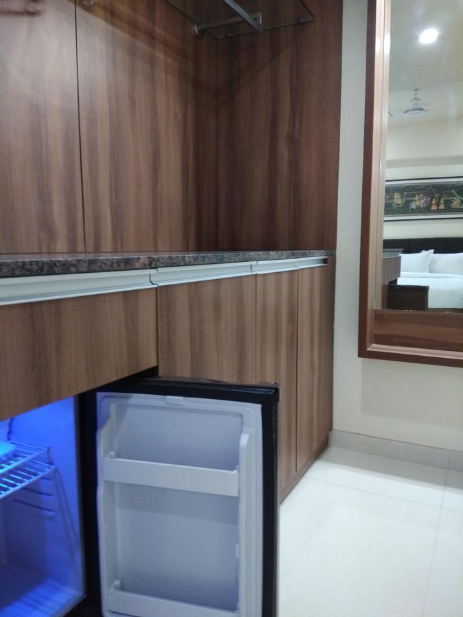Shreeji Vatika Hotel Surat Eksteriør billede