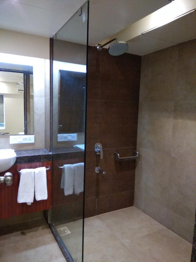 Shreeji Vatika Hotel Surat Eksteriør billede