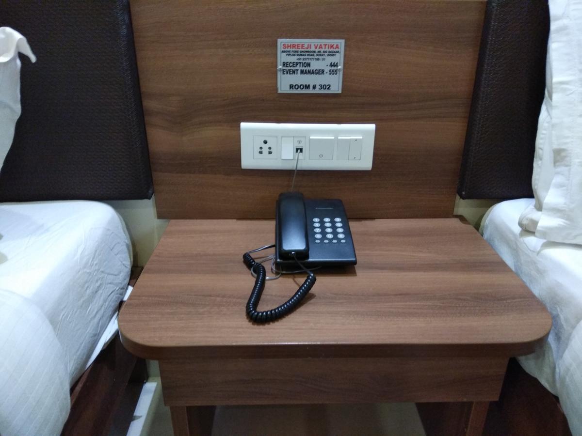 Shreeji Vatika Hotel Surat Eksteriør billede