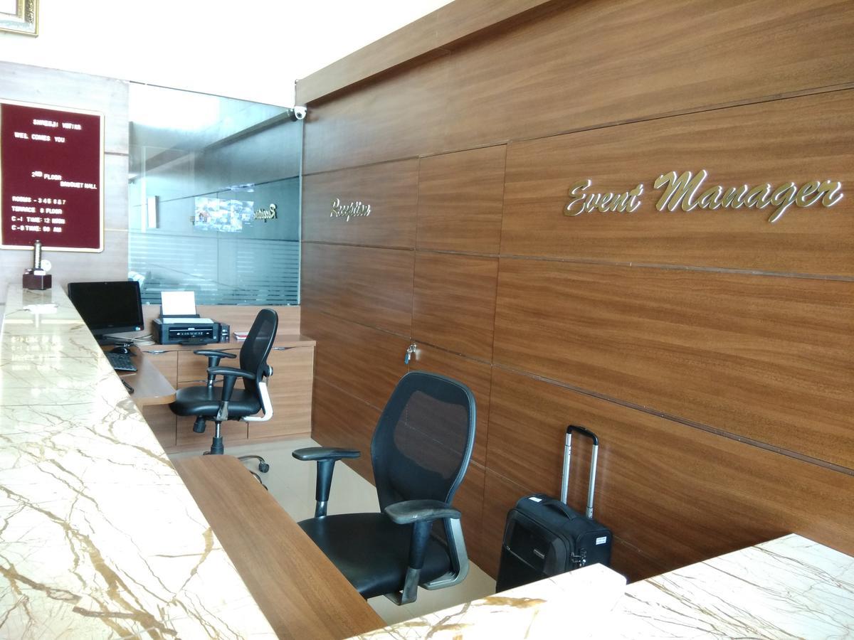 Shreeji Vatika Hotel Surat Eksteriør billede