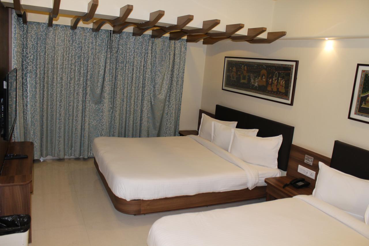 Shreeji Vatika Hotel Surat Eksteriør billede