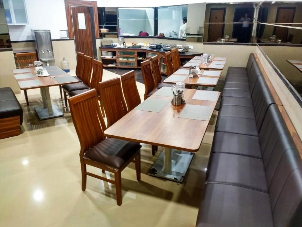 Shreeji Vatika Hotel Surat Eksteriør billede