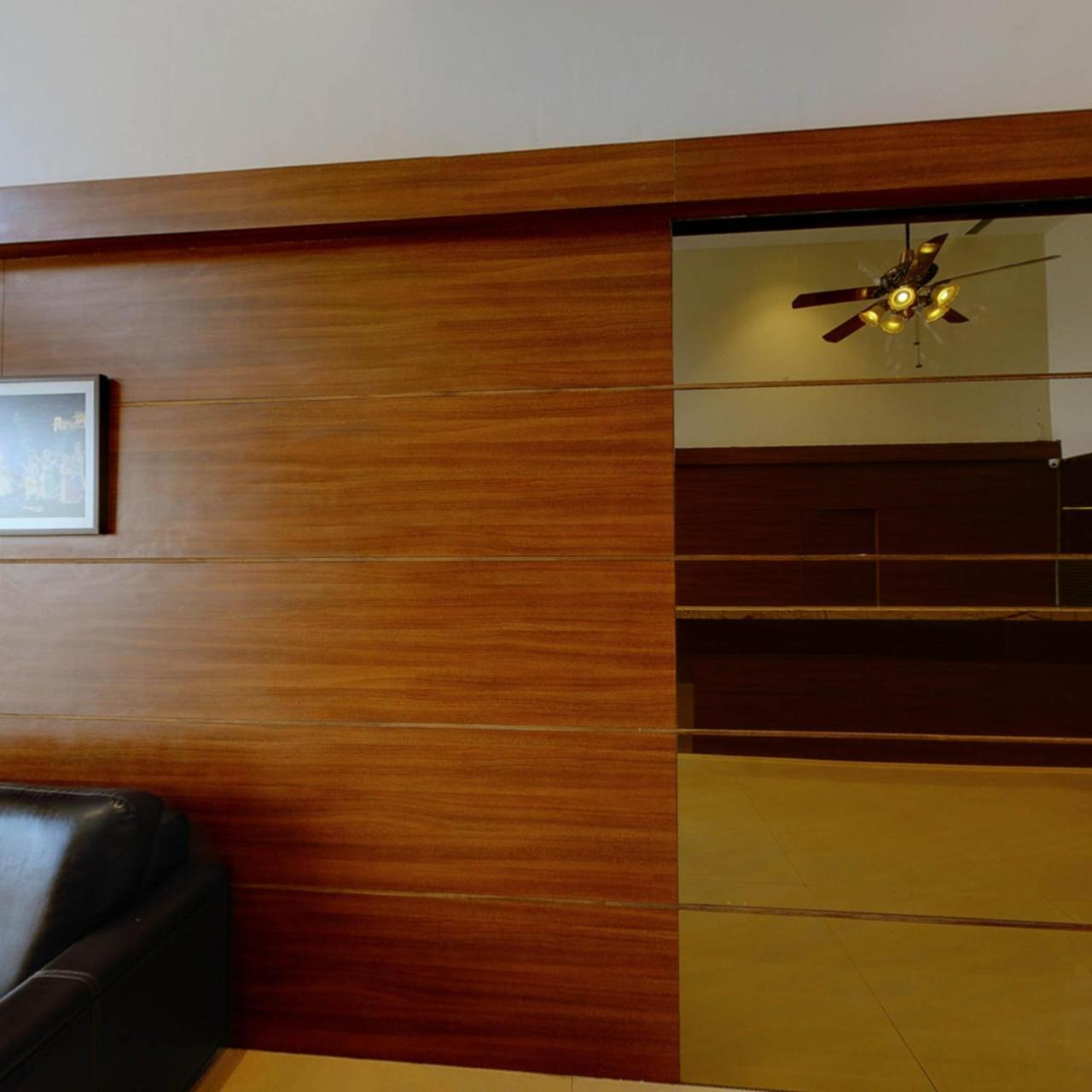 Shreeji Vatika Hotel Surat Eksteriør billede